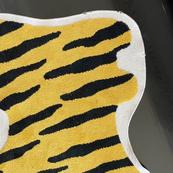 Tiger Rug - Vancouver - Picture 2 of 2